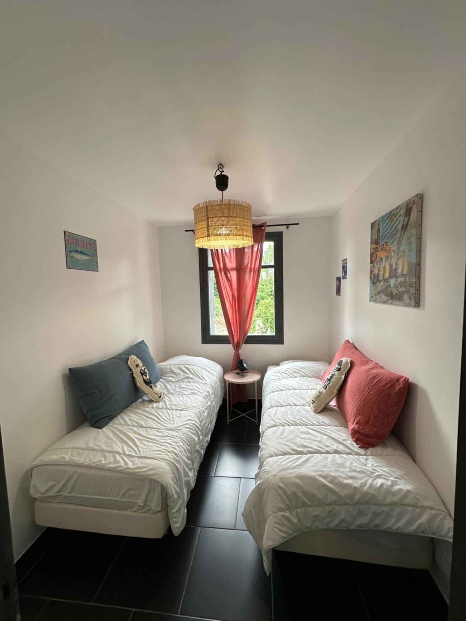 Holiday home - Maison Les Calanques - Piscine Chauffee
