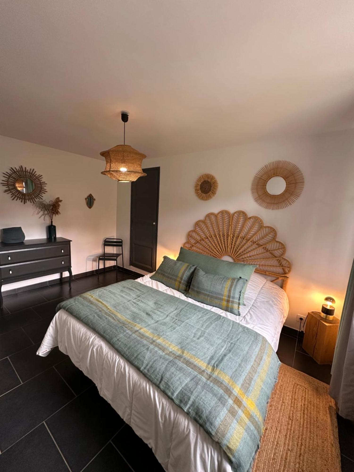 Holiday home - Maison Les Calanques - Piscine Chauffee Cassis
